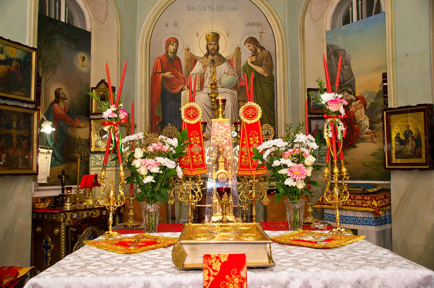 алтар монастиря Різдва Пресвятої Богородиці