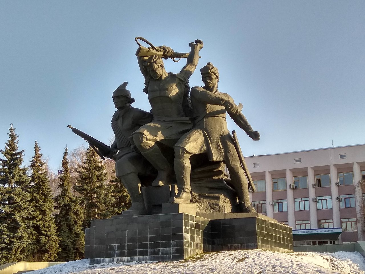 Памятник героям революции Уфа