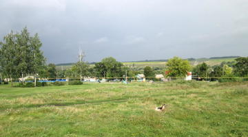 Лужайка Лужайка