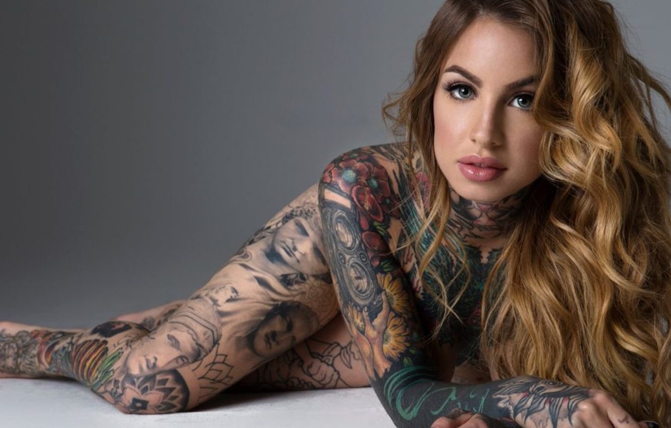 девушка покрытая татуировками